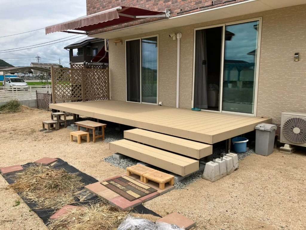 広いウッドデッキで素敵なガーデンライフに。